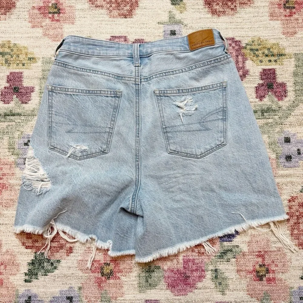 American Eagle Womens Denim Mom Shorts Sz 2 High Waist‎ Distressed 90s Inspired - Picture 2 of 7